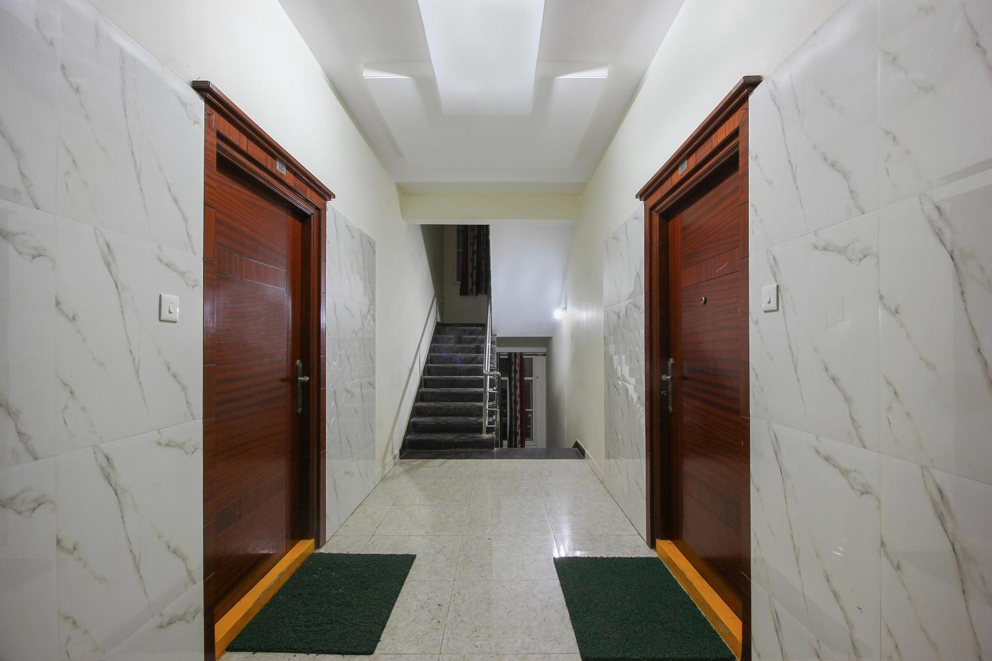 Отель Collection O Madhapur Kondapur  Экстерьер фото